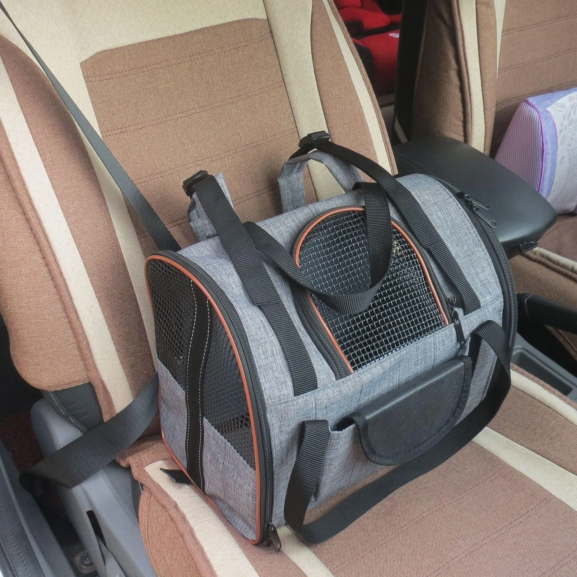Multi-Purpose Portable Pet Travel Carrier: The Ultimate Foldable Solution For Your Furry Friend by Dog Hugs Cat